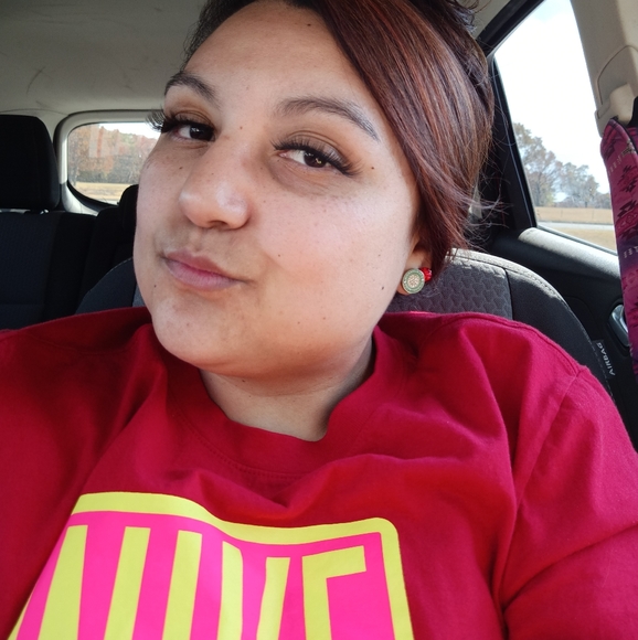 Meet your Posher, Tiffany - Picture 3 of 5